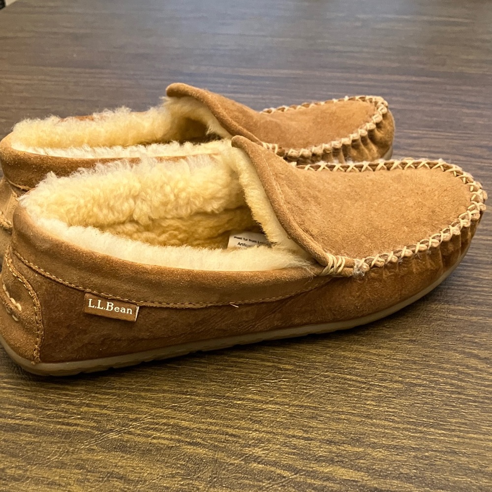 L.L. Bean Women’s Brown Moccasin Slippers nwot.  Size 9. As is. Wicked good